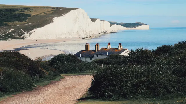 6 Spots to See England’s Iconic White Cliffs & How to Get There by Train